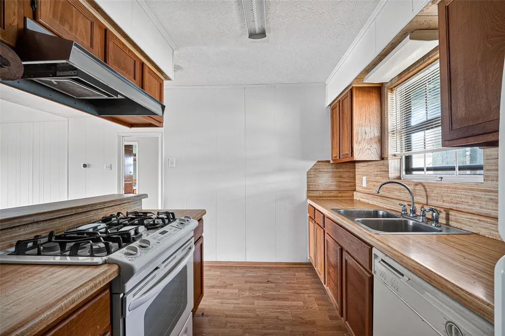 4701 Crepe Myrtle Lane Pasadena, TX 77505