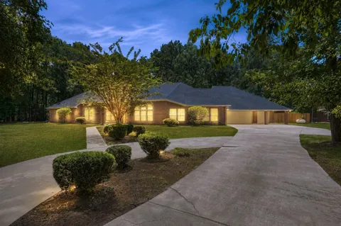 910 Commons Way Court