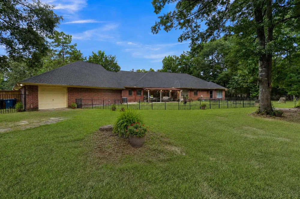 910 Commons Way Court Huffman, TX 77336