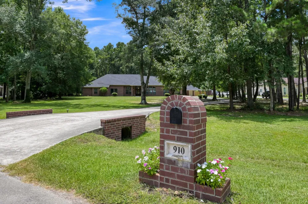 910 Commons Way Court Huffman, TX 77336