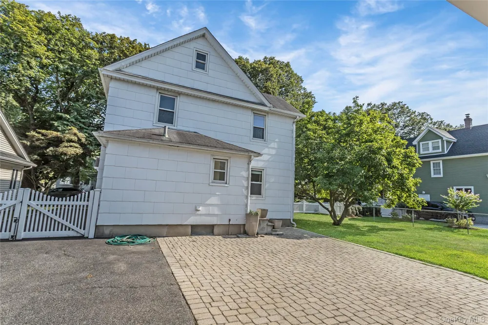 104 Sheridan Avenue Williston Park, NY 11596
