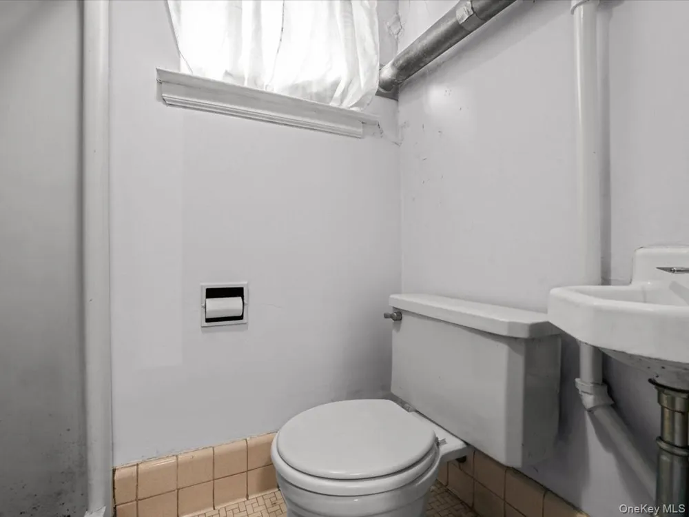 8026 217th Street Hollis Hills, NY 11427