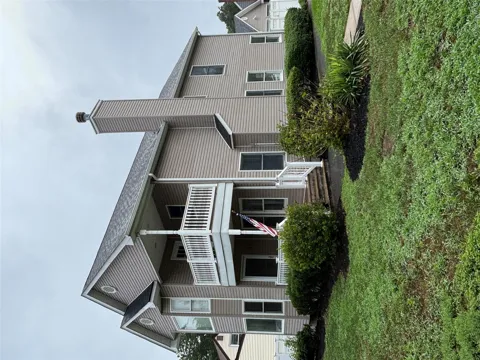 38 Hallock Avenue