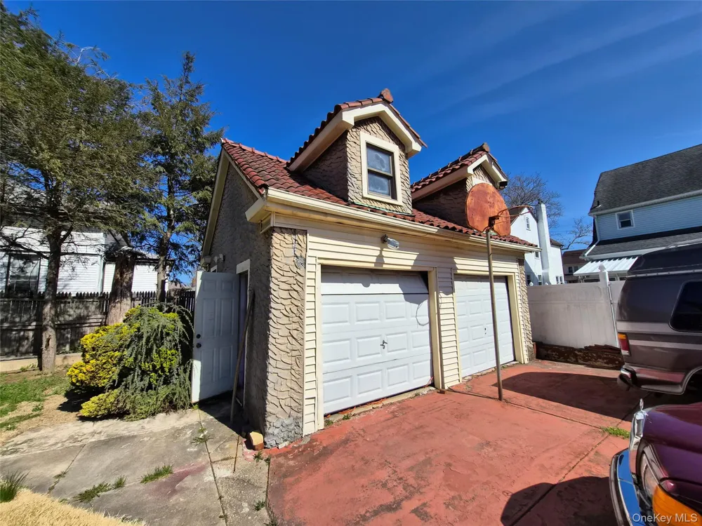 19404 110th Road Saint Albans, NY 11412