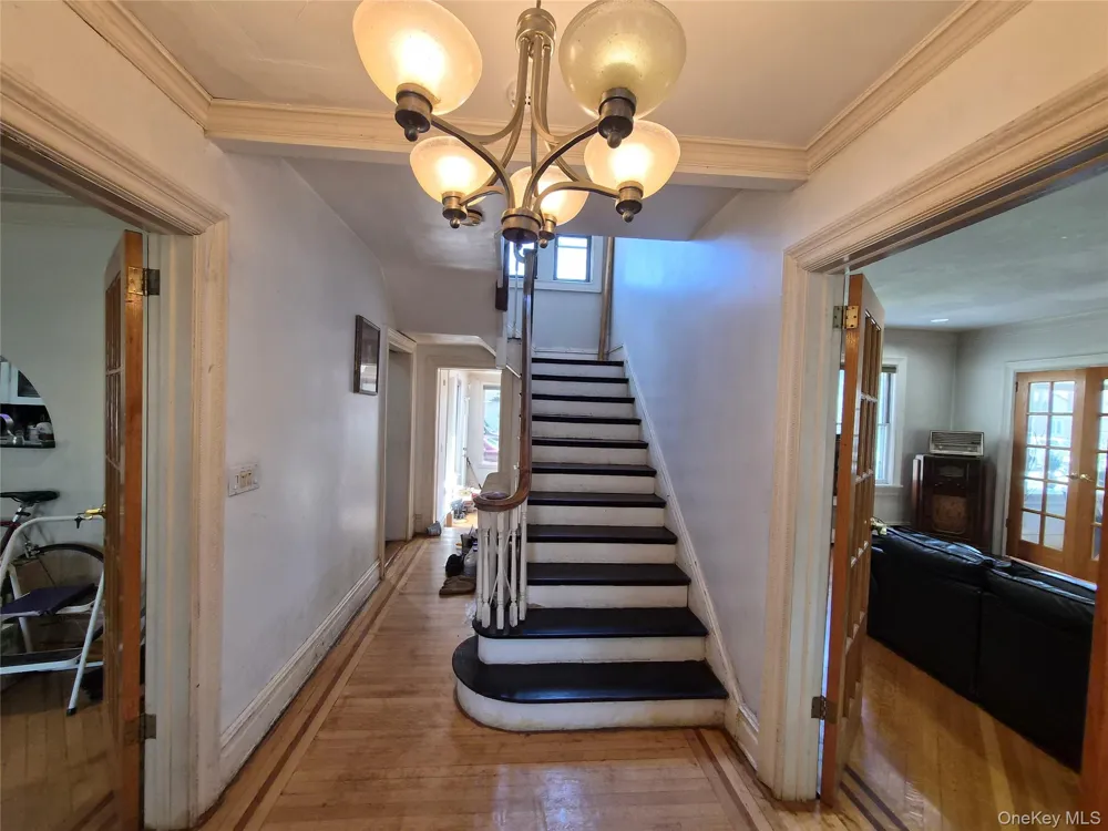 19404 110th Road Saint Albans, NY 11412