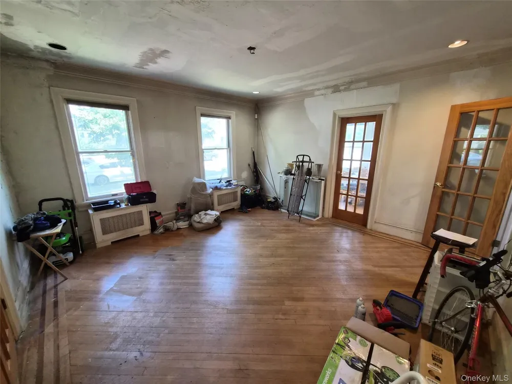 19404 110th Road Saint Albans, NY 11412