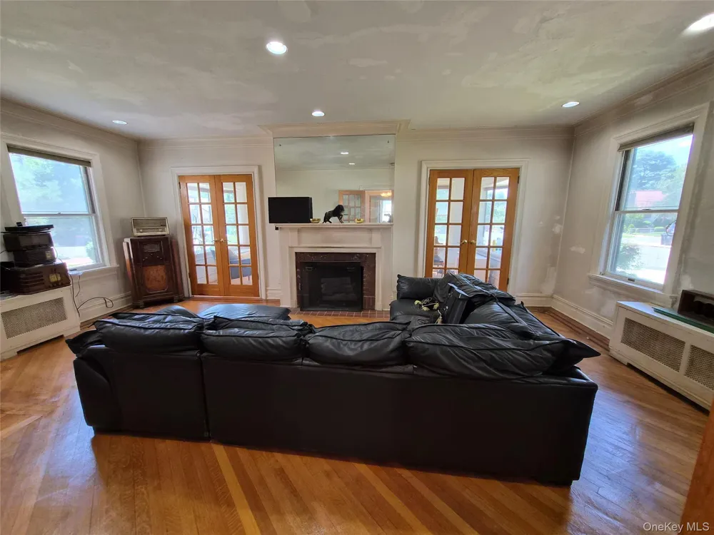 19404 110th Road Saint Albans, NY 11412
