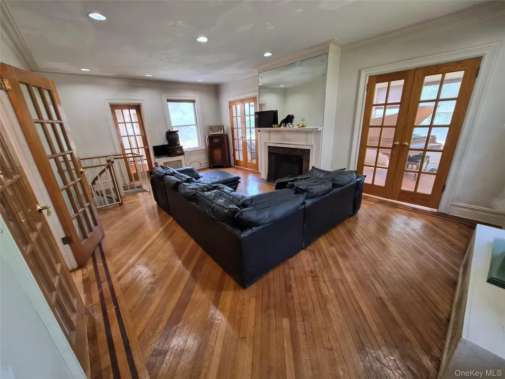 19404 110th Road Saint Albans, NY 11412