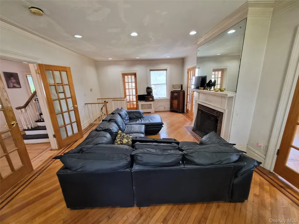 19404 110th Road Saint Albans, NY 11412