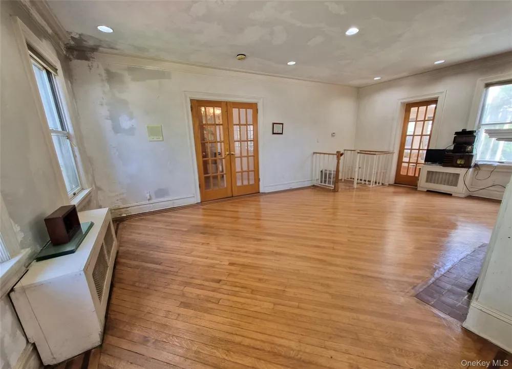 19404 110th Road Saint Albans, NY 11412