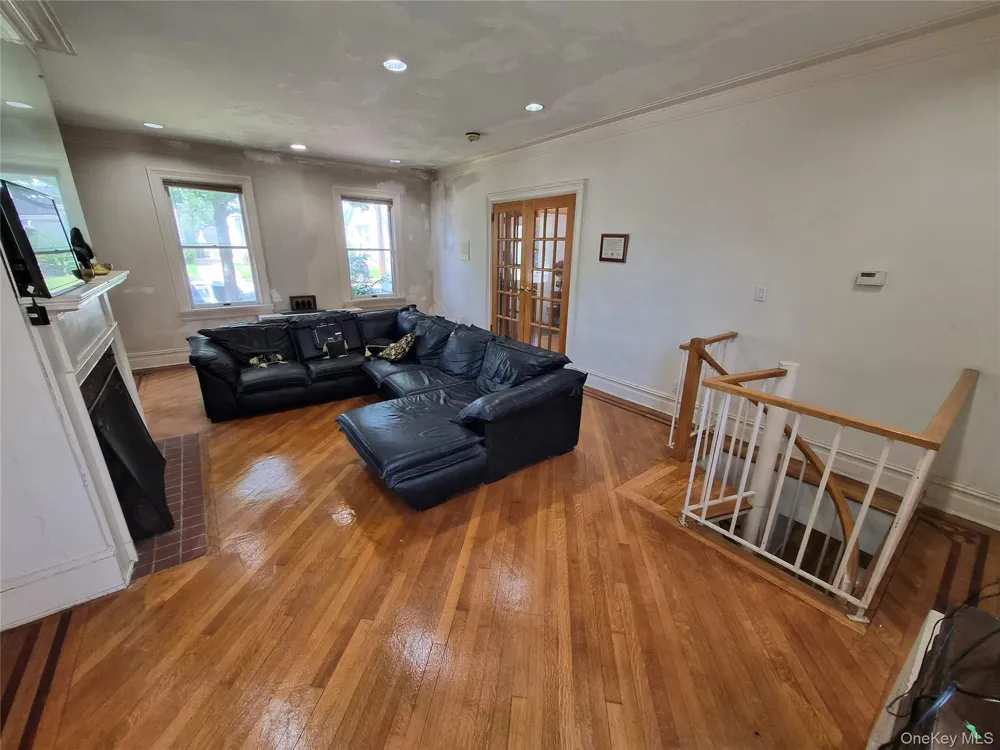 19404 110th Road Saint Albans, NY 11412