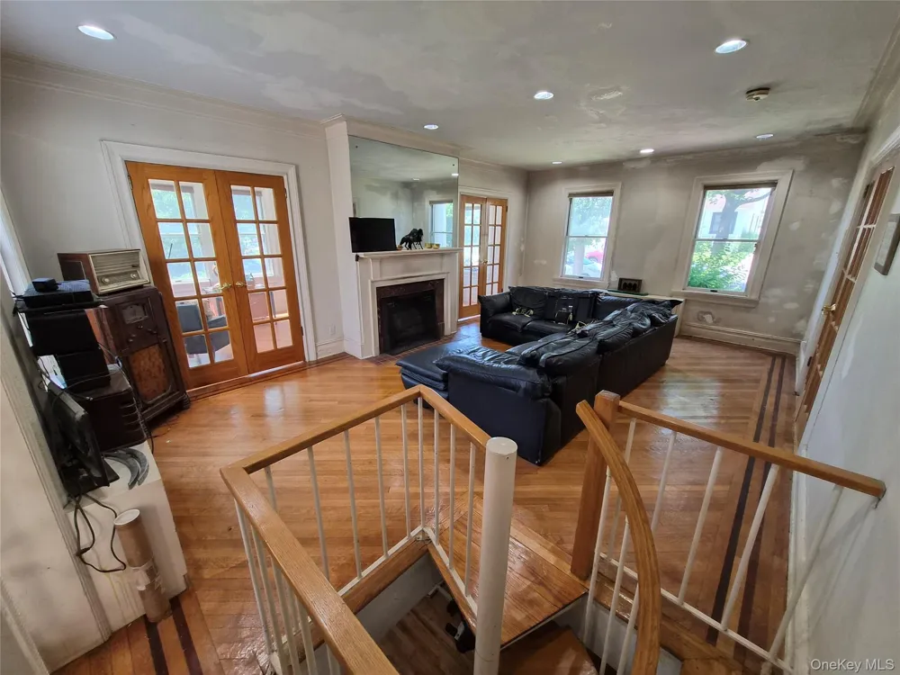 19404 110th Road Saint Albans, NY 11412