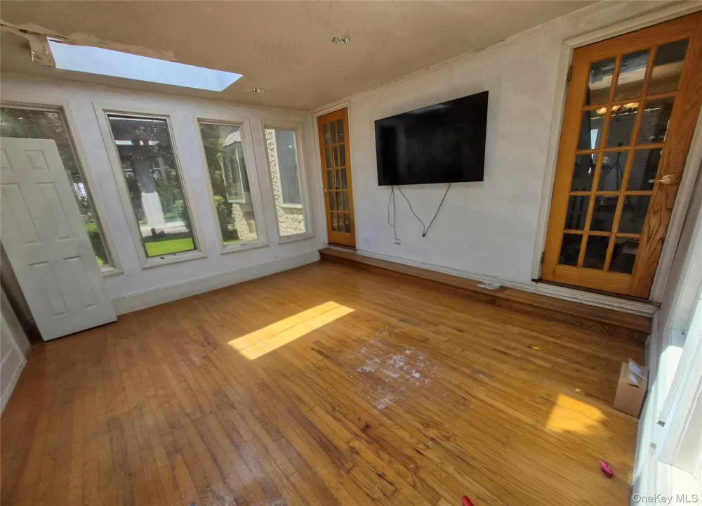 19404 110th Road Saint Albans, NY 11412
