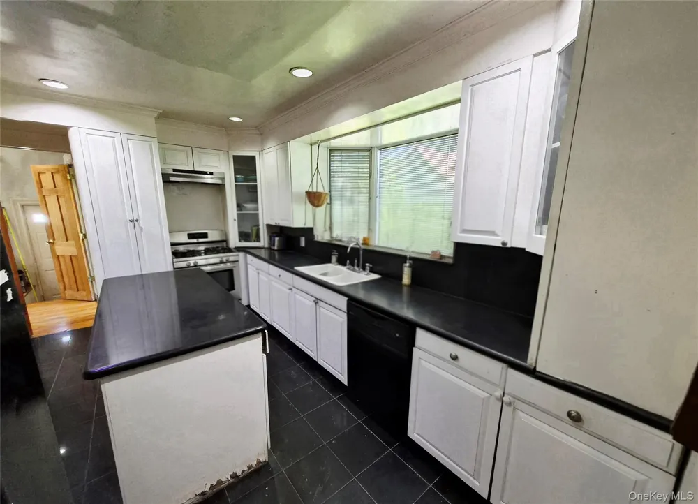 19404 110th Road Saint Albans, NY 11412