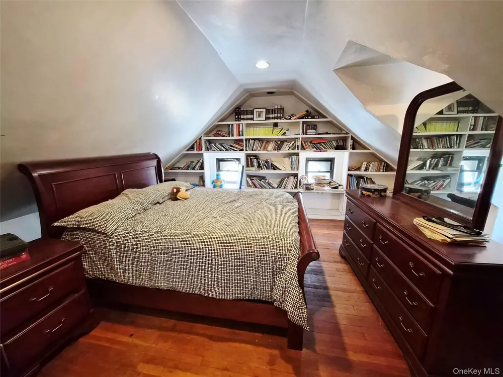 19404 110th Road Saint Albans, NY 11412