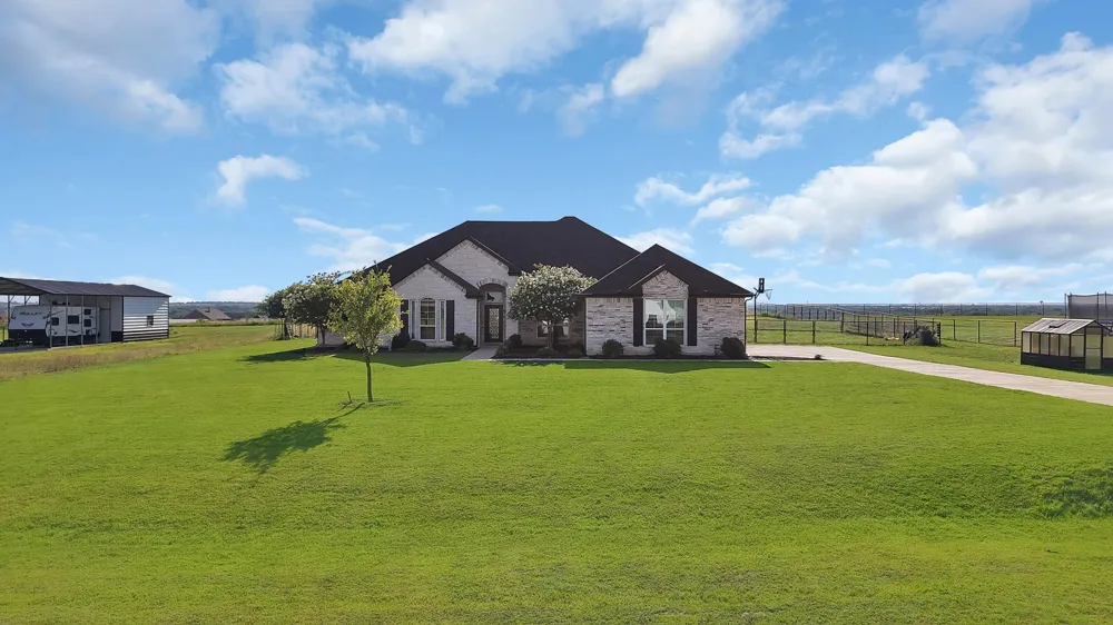 259 Durning Road Van Alstyne, TX 75495
