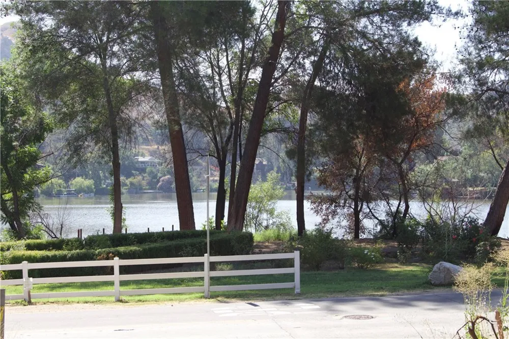 29081 Lake Vista Agoura, CA 91301