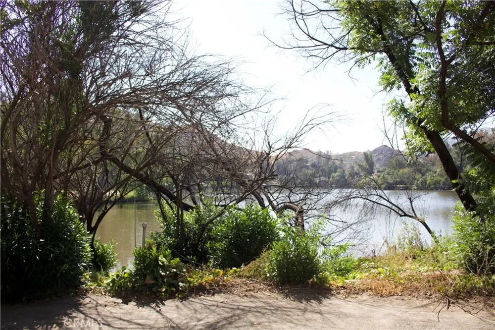 29081 Lake Vista Agoura, CA 91301
