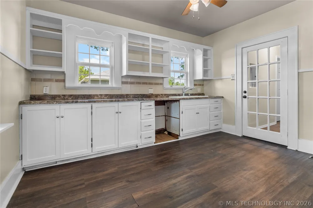 401 S 2nd Avenue Madill, OK 73446