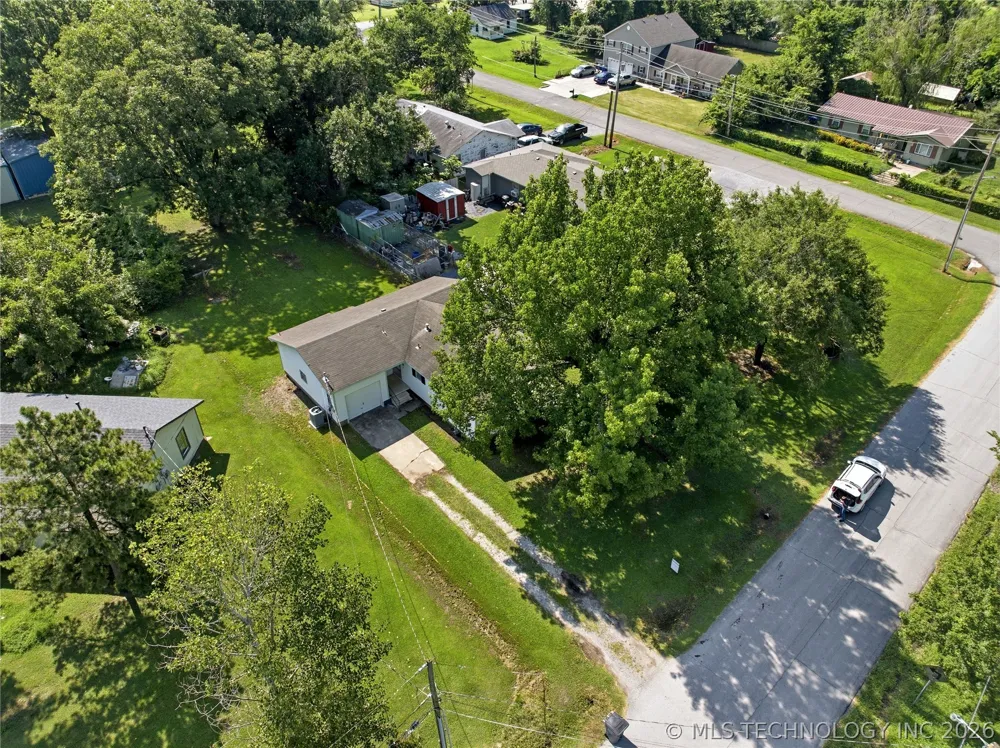705 S State Street Wagoner, OK 74467