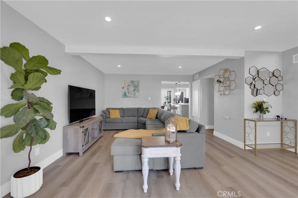 1968 Olivewood Court Thousand Oaks, CA 91362