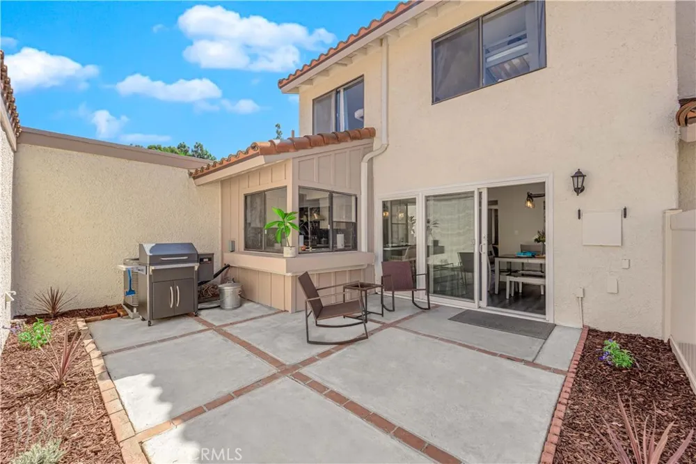 1968 Olivewood Court Thousand Oaks, CA 91362
