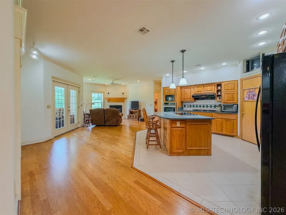 15224 W Jones Road Tahlequah, OK 74464