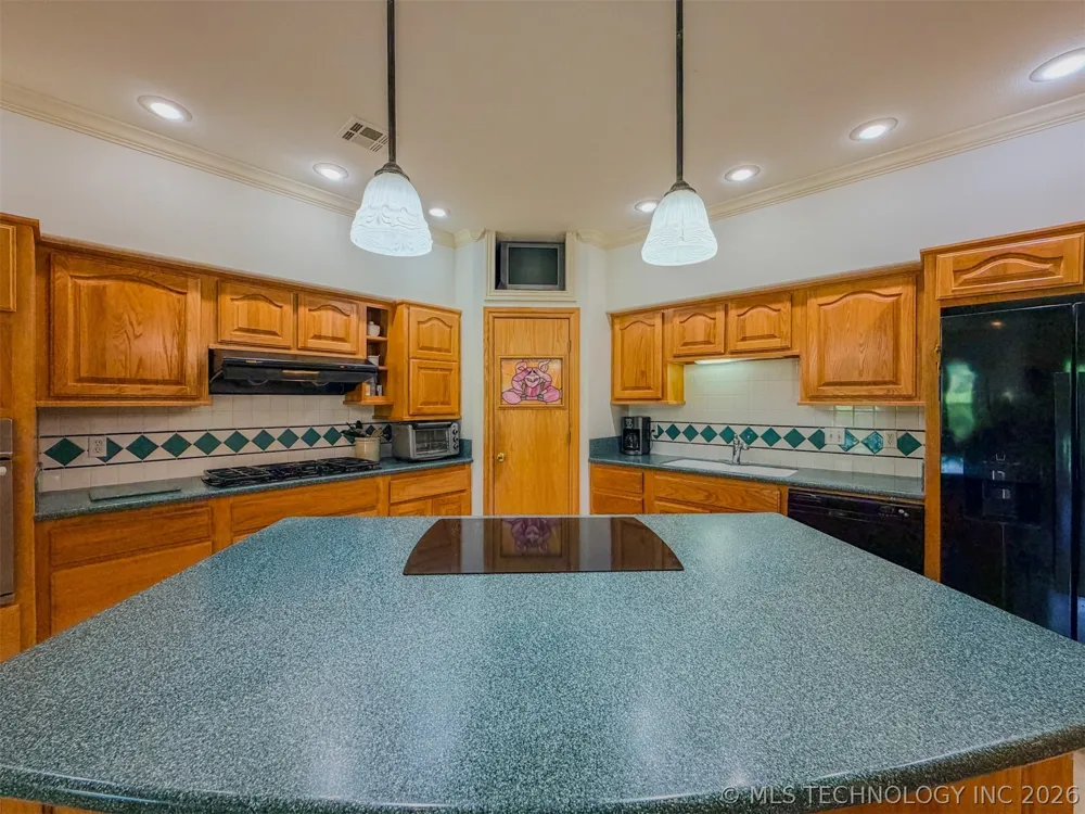 15224 W Jones Road Tahlequah, OK 74464