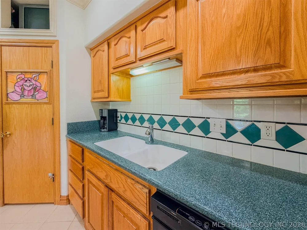 15224 W Jones Road Tahlequah, OK 74464
