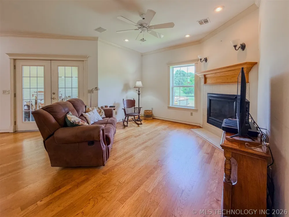 15224 W Jones Road Tahlequah, OK 74464