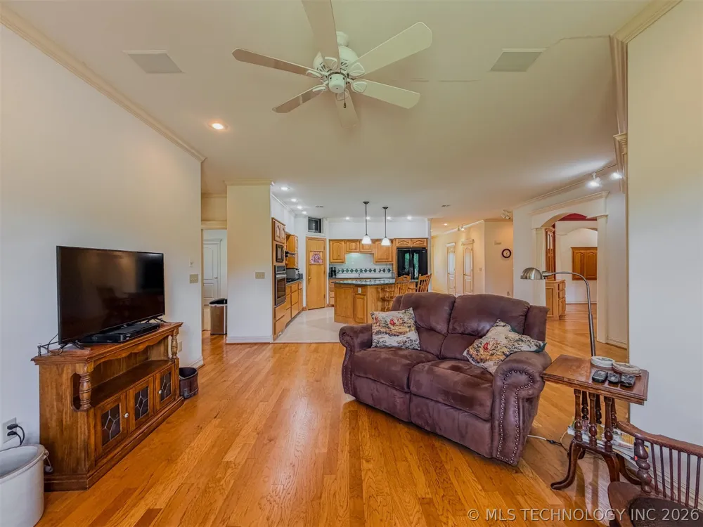 15224 W Jones Road Tahlequah, OK 74464