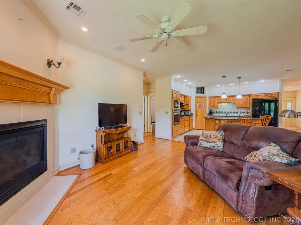 15224 W Jones Road Tahlequah, OK 74464