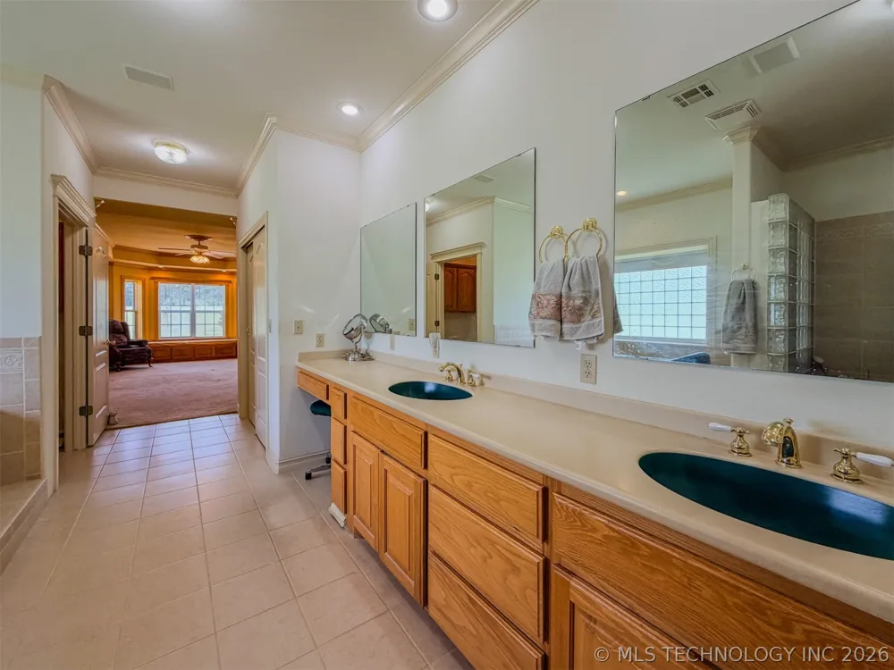 15224 W Jones Road Tahlequah, OK 74464