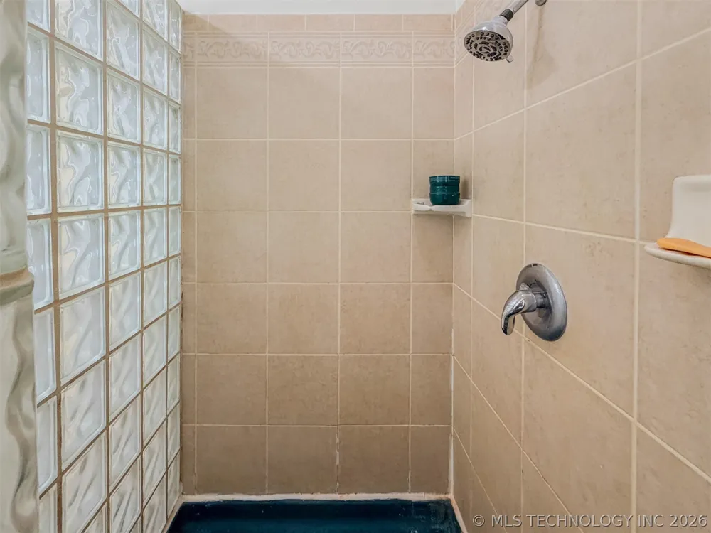 15224 W Jones Road Tahlequah, OK 74464