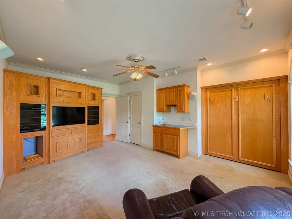 15224 W Jones Road Tahlequah, OK 74464
