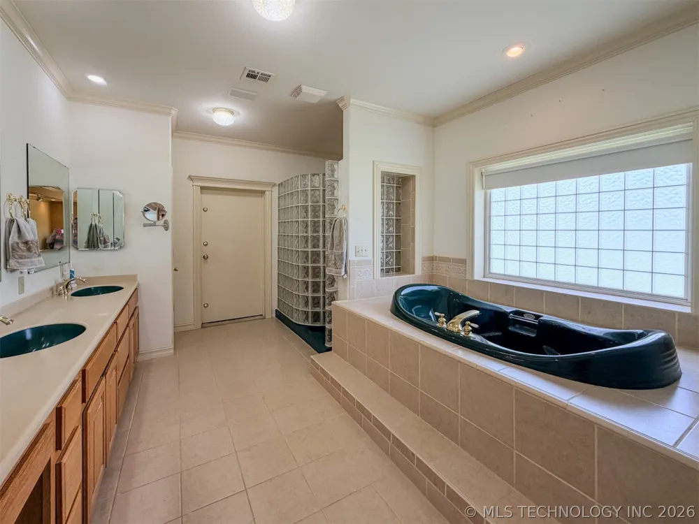 15224 W Jones Road Tahlequah, OK 74464