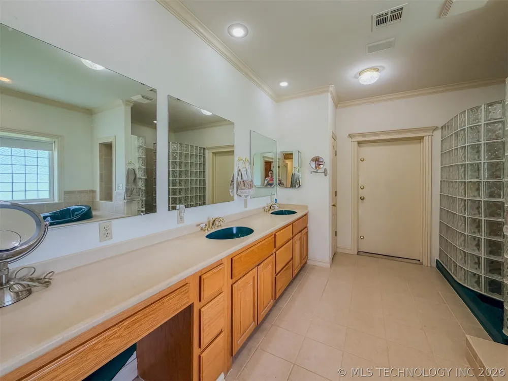 15224 W Jones Road Tahlequah, OK 74464