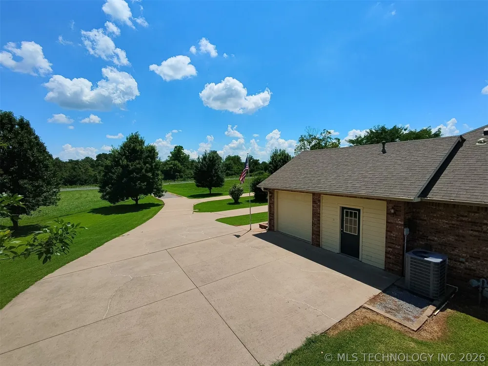 15224 W Jones Road Tahlequah, OK 74464