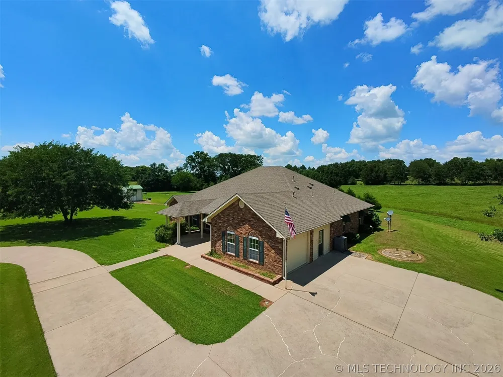 15224 W Jones Road Tahlequah, OK 74464