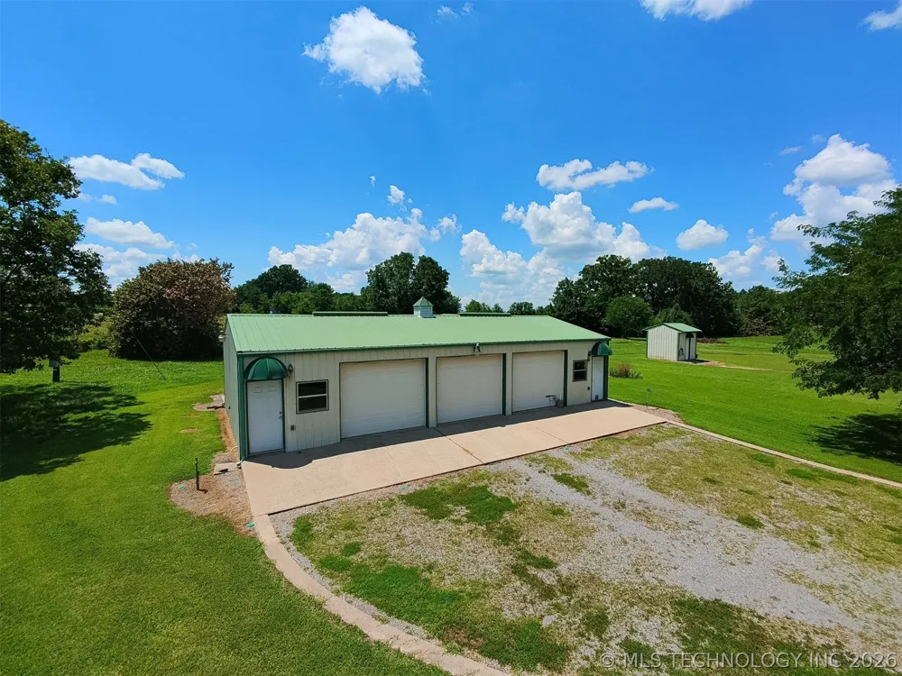 15224 W Jones Road Tahlequah, OK 74464
