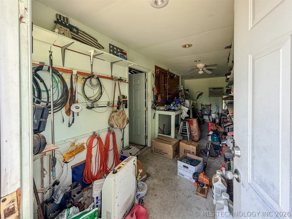 15224 W Jones Road Tahlequah, OK 74464