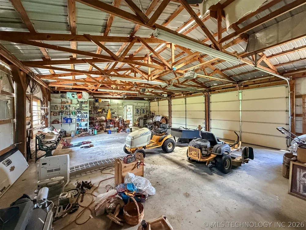 15224 W Jones Road Tahlequah, OK 74464