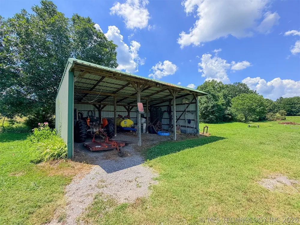 15224 W Jones Road Tahlequah, OK 74464