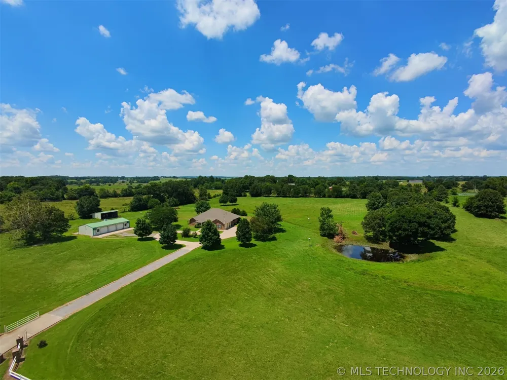 15224 W Jones Road Tahlequah, OK 74464
