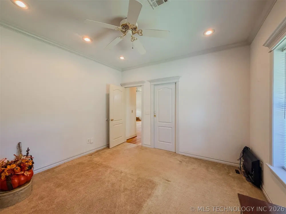 15224 W Jones Road Tahlequah, OK 74464