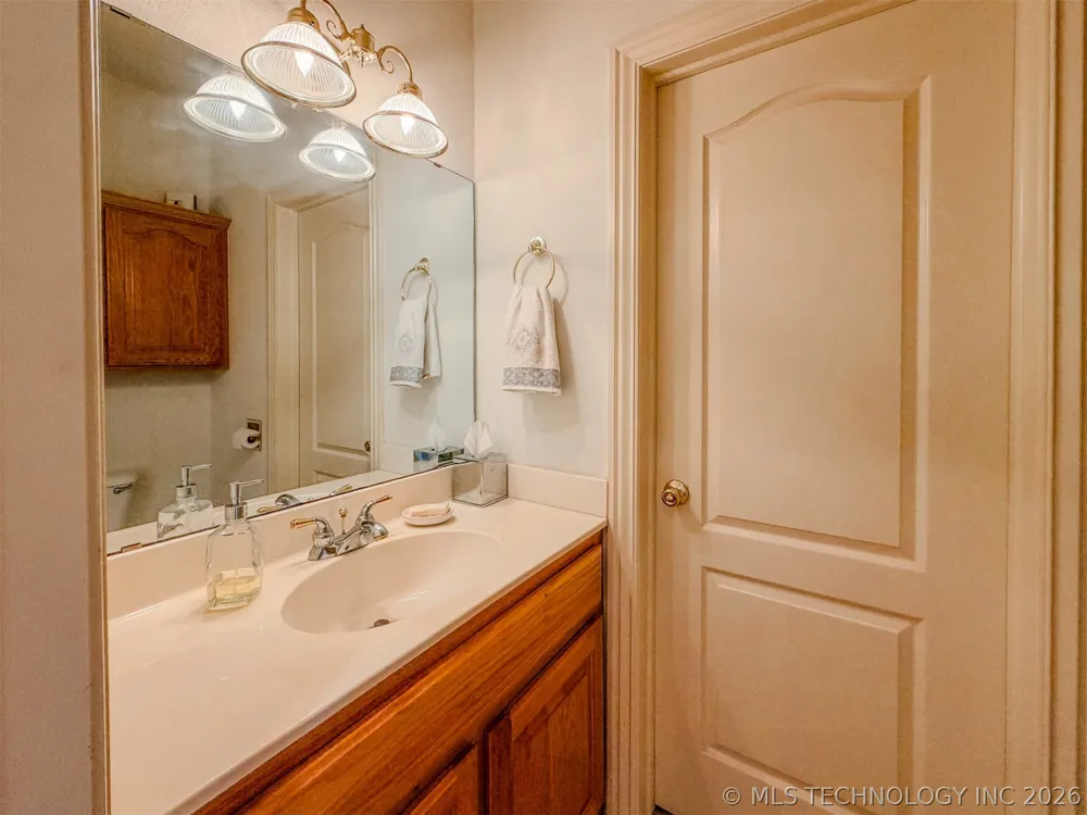 15224 W Jones Road Tahlequah, OK 74464