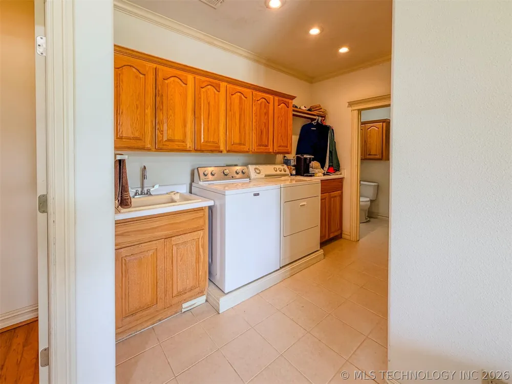 15224 W Jones Road Tahlequah, OK 74464
