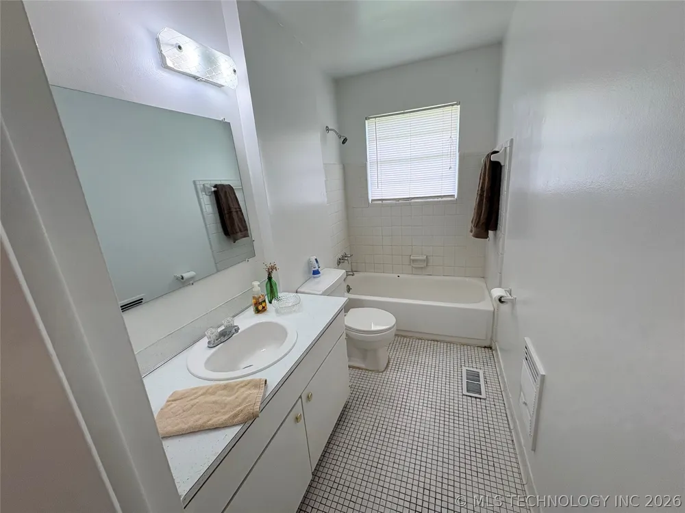 1925 E 51st Place Tulsa, OK 74105