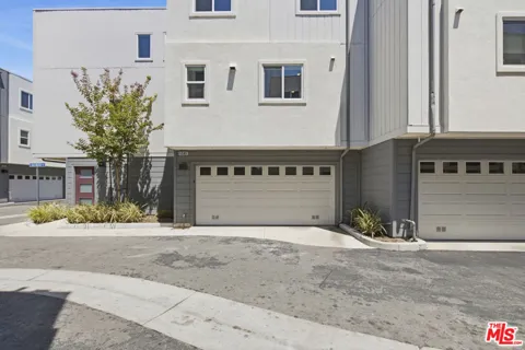 5262 Rainier Way