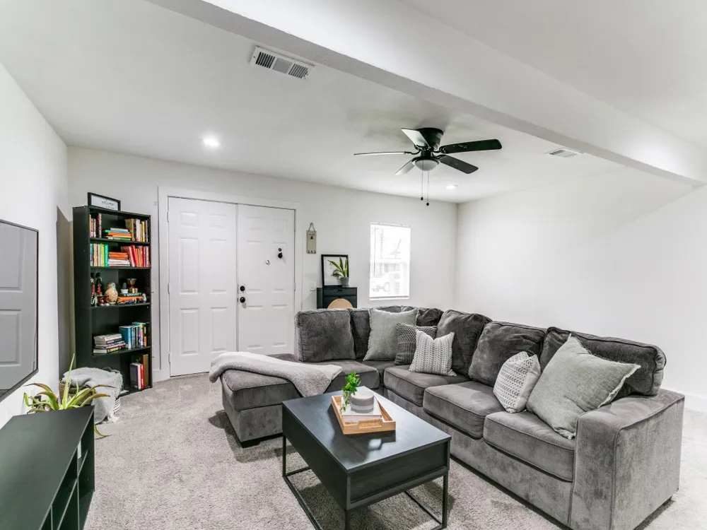 708 Oakwood Drive Euless, TX 76040